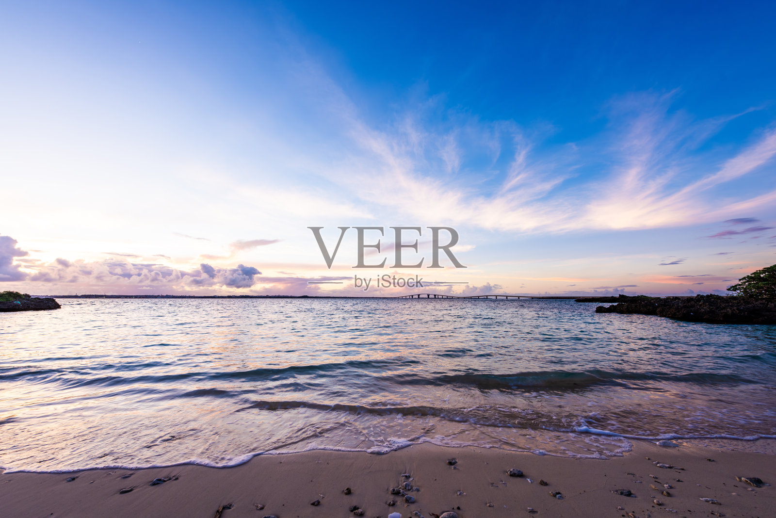 美丽的日本宫古岛海。照片摄影图片