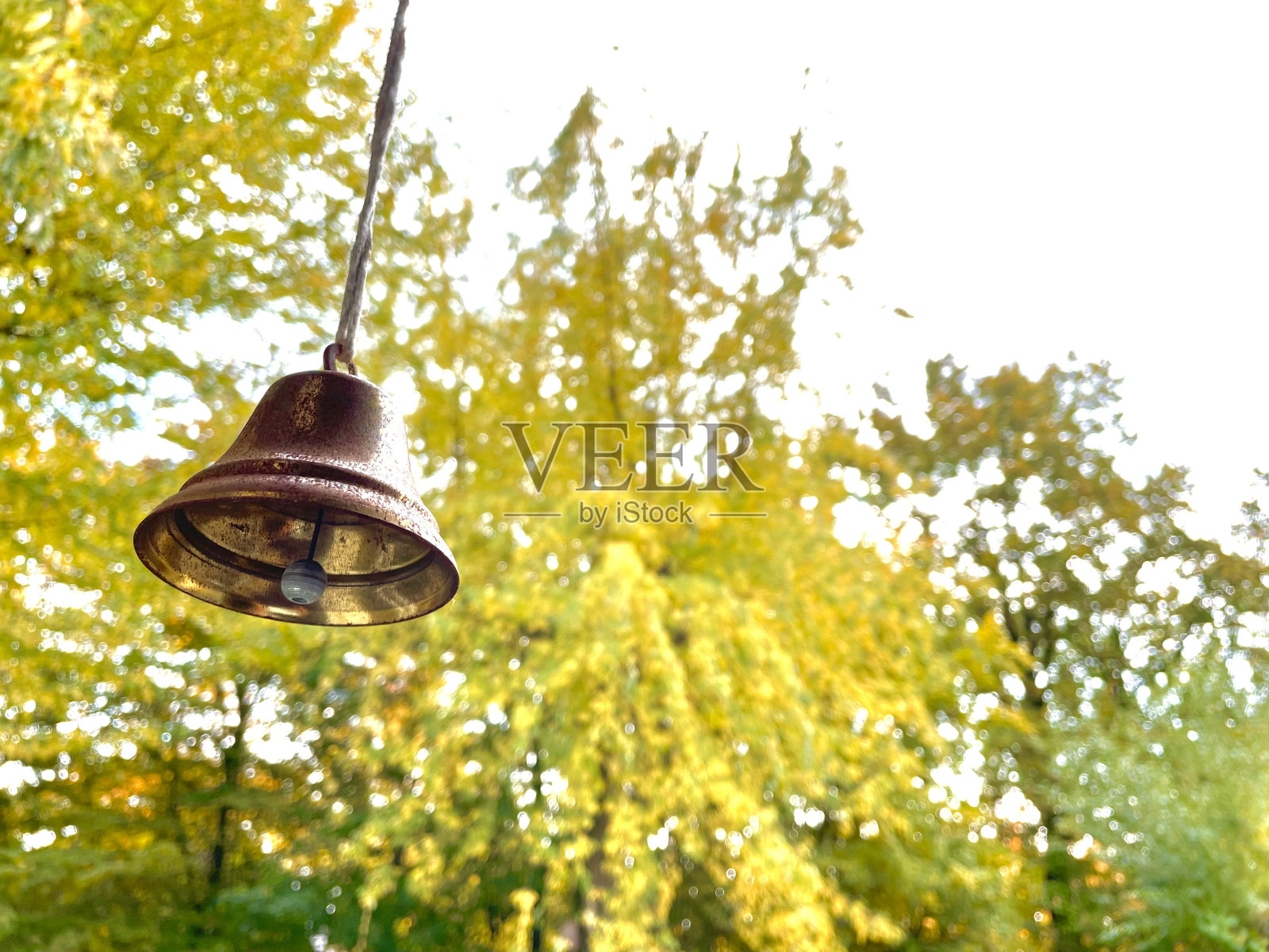 秋天的钟声照片摄影图片