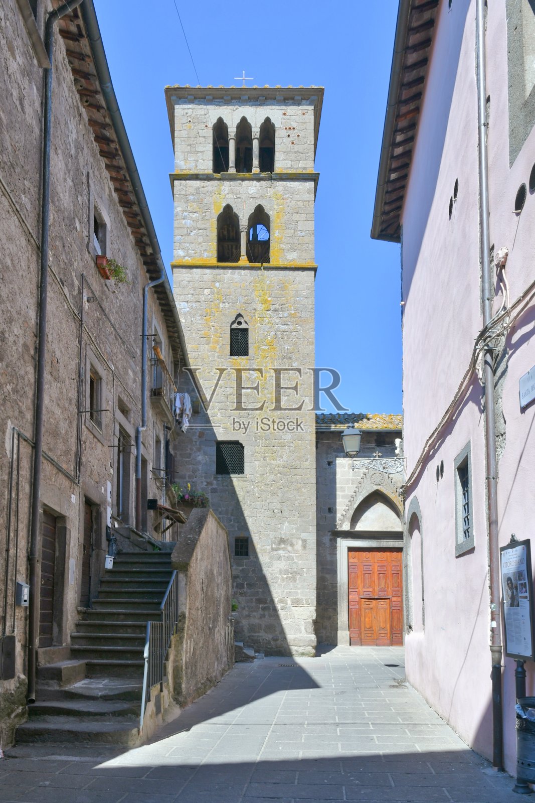 意大利的维托尔基亚诺镇。照片摄影图片