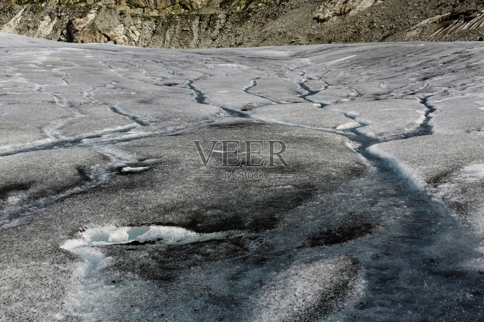 冰岛山上的冰川正在融化照片摄影图片