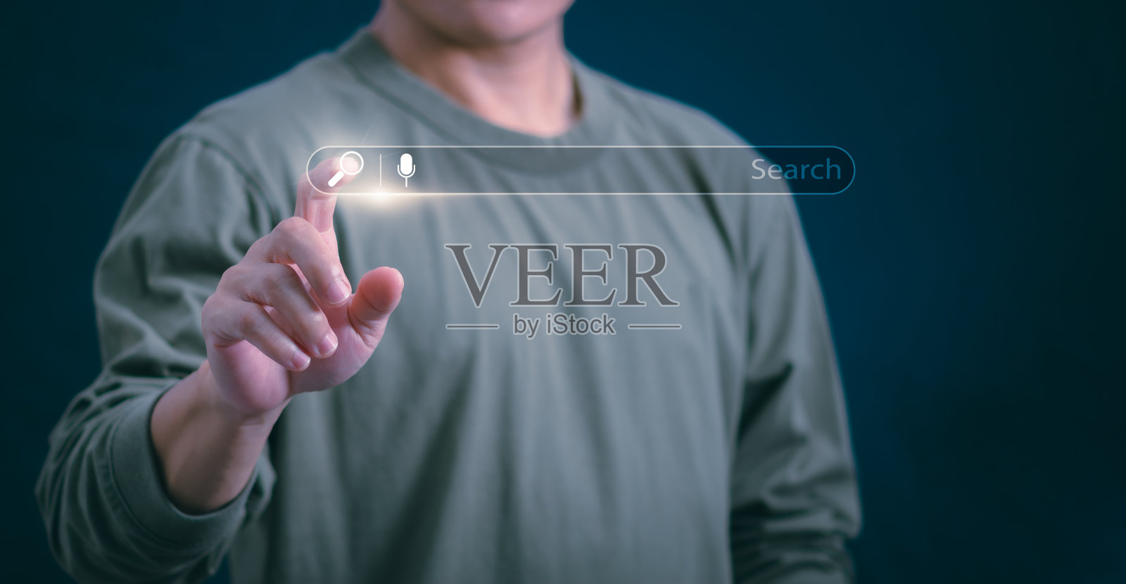 信息搜索技术，搜索引擎优化，男手用智能手机搜索信息，在你的网站上使用搜索栏功能照片摄影图片