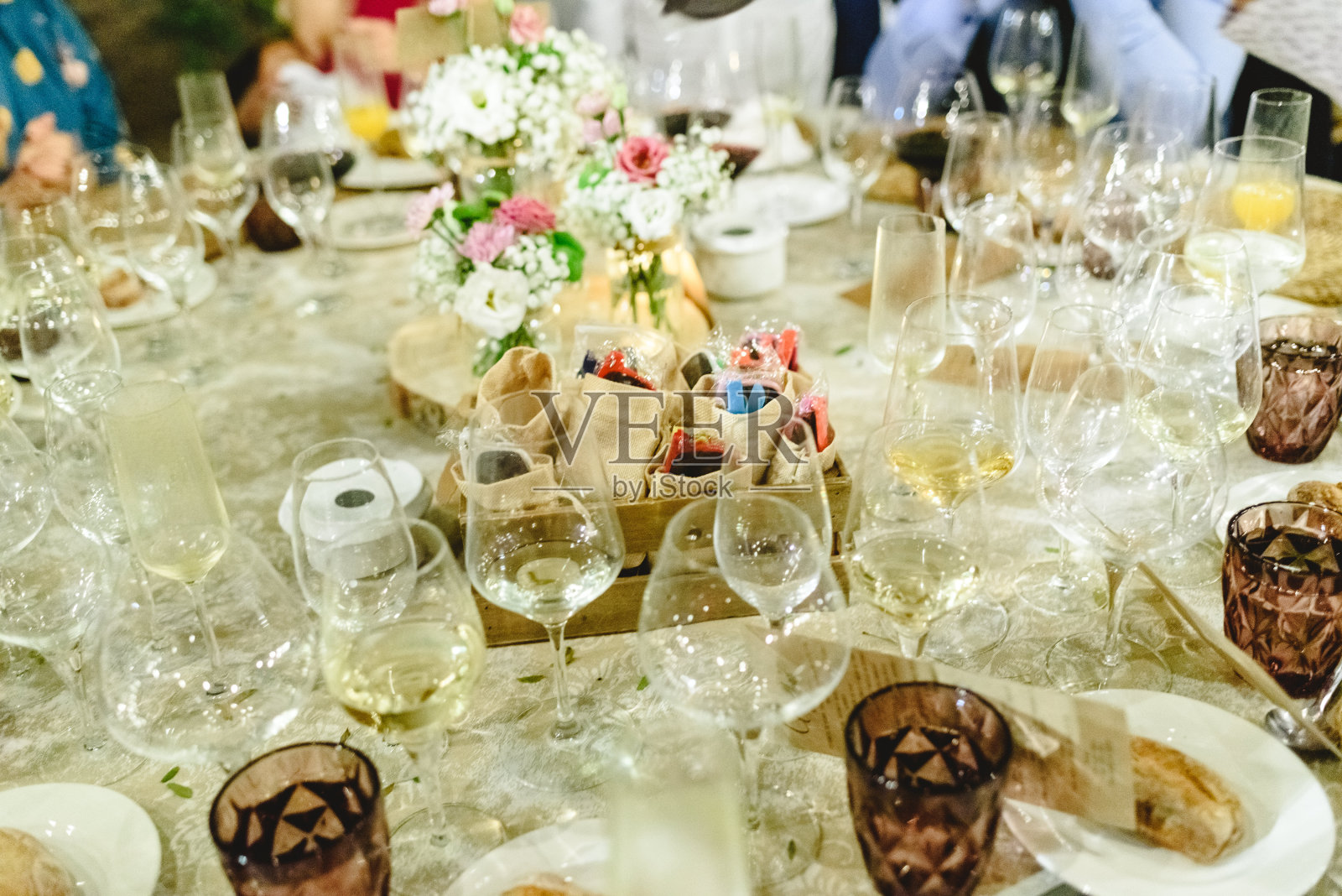 婚礼上的第一道菜。照片摄影图片