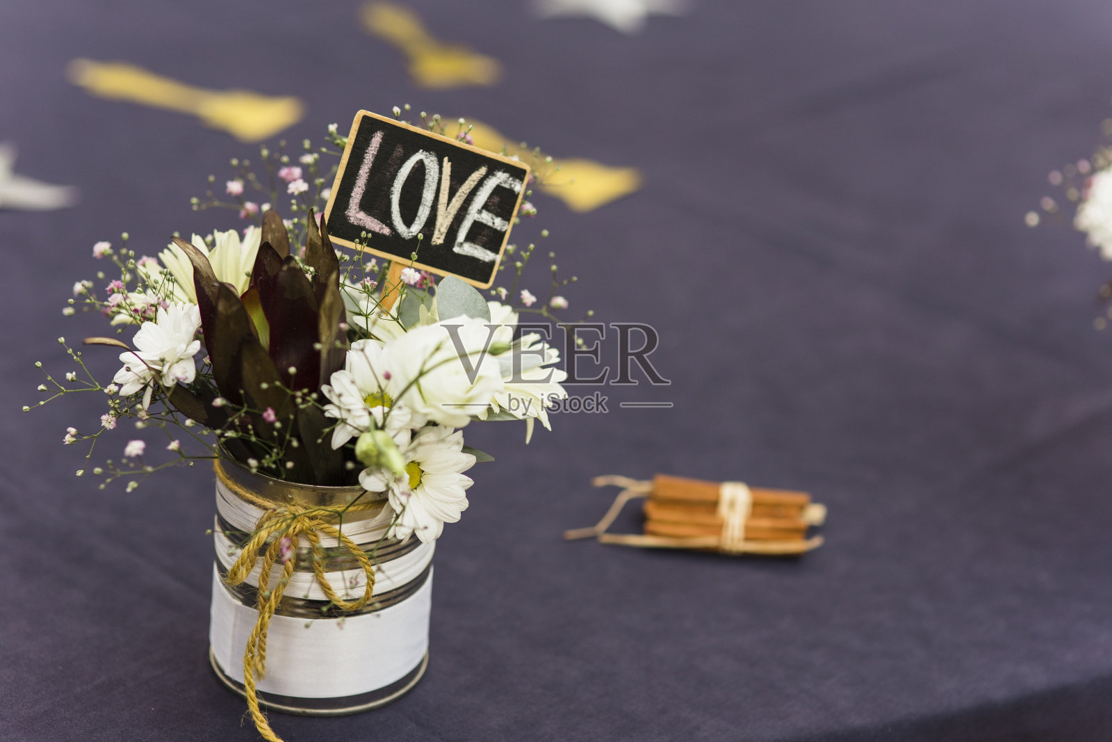 乡村复古风格的活动和婚礼装饰物件。照片摄影图片