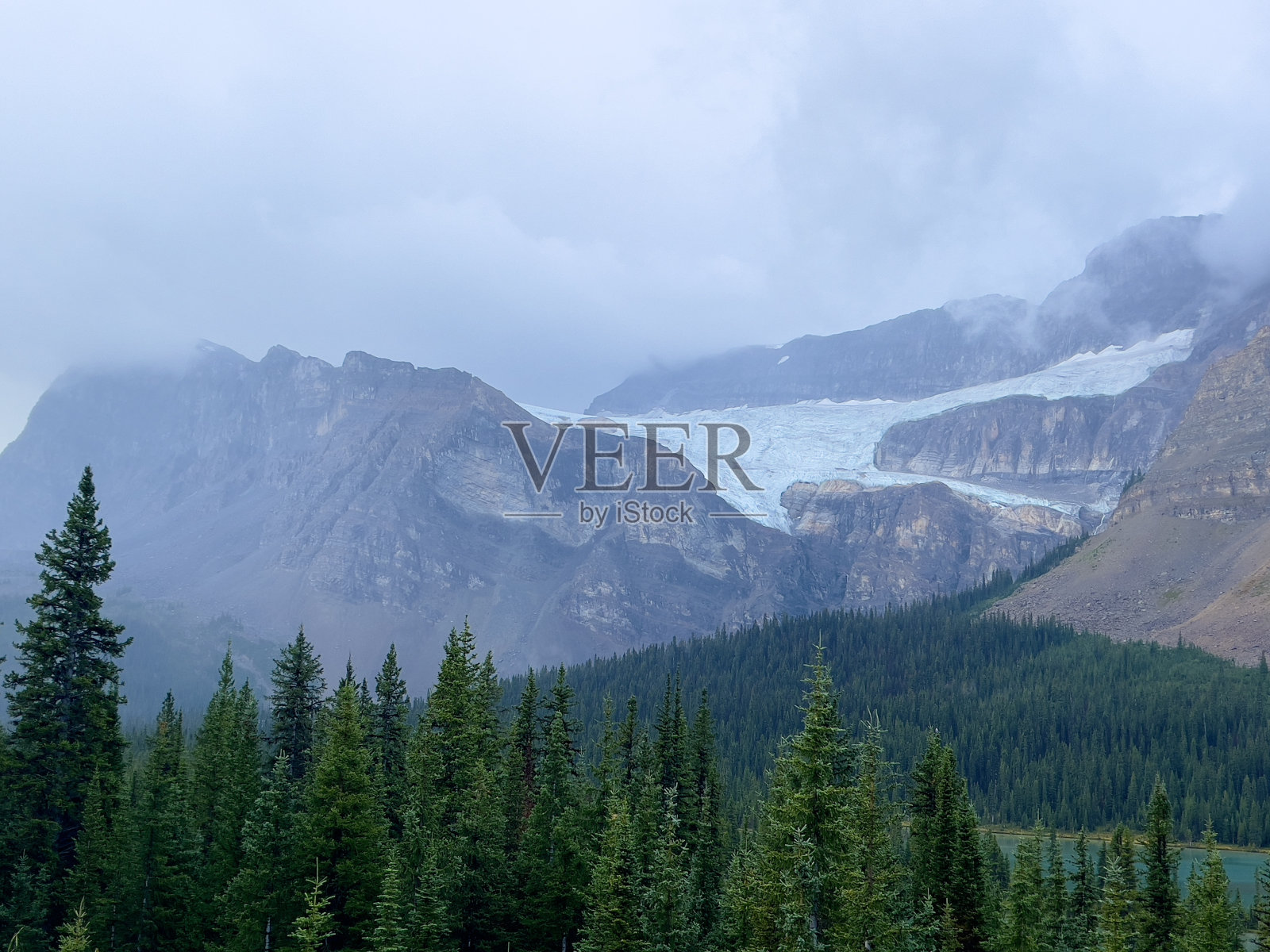 班夫国家公园的佩托湖和冰川景观照片摄影图片