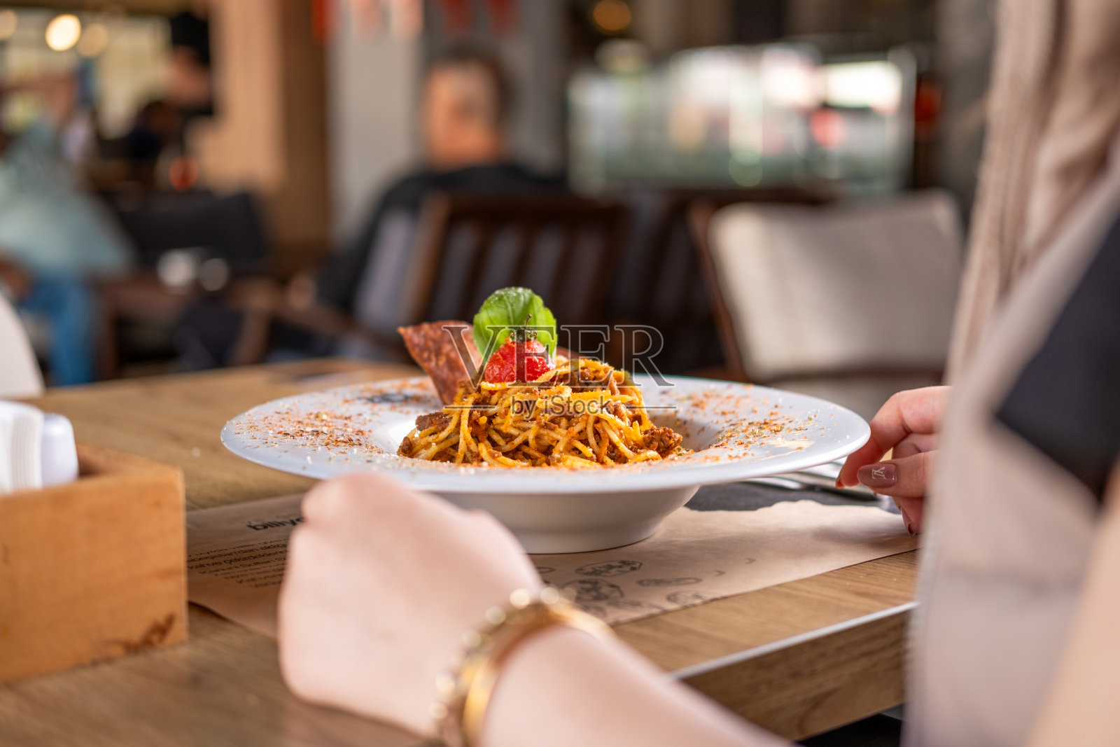 意大利面条晚餐照片摄影图片