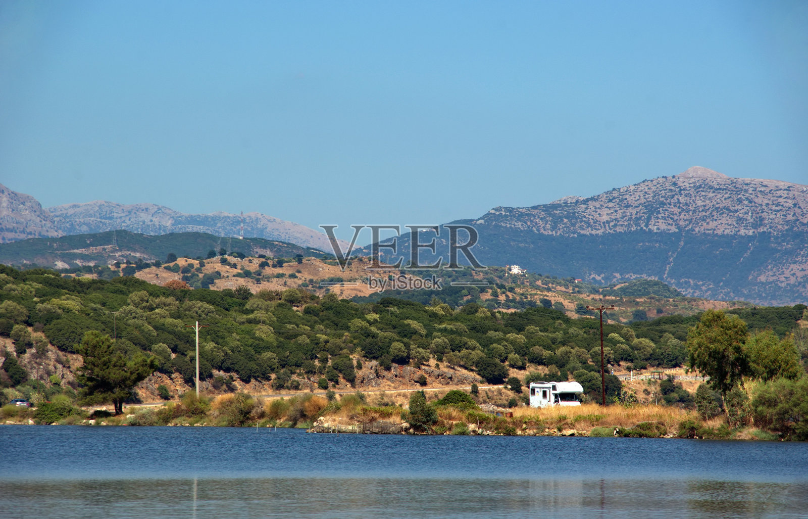 泻湖和山脉的景色照片摄影图片