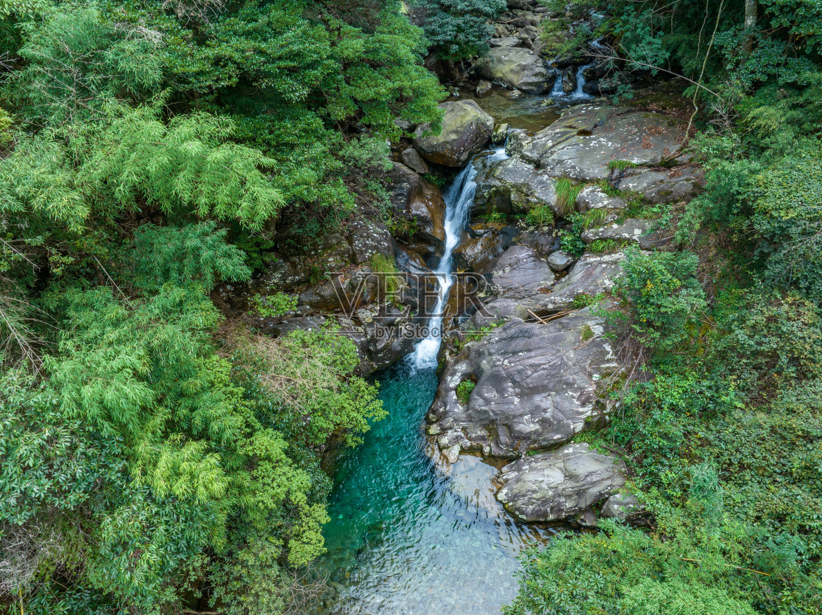 山谷溪流和瀑布照片摄影图片