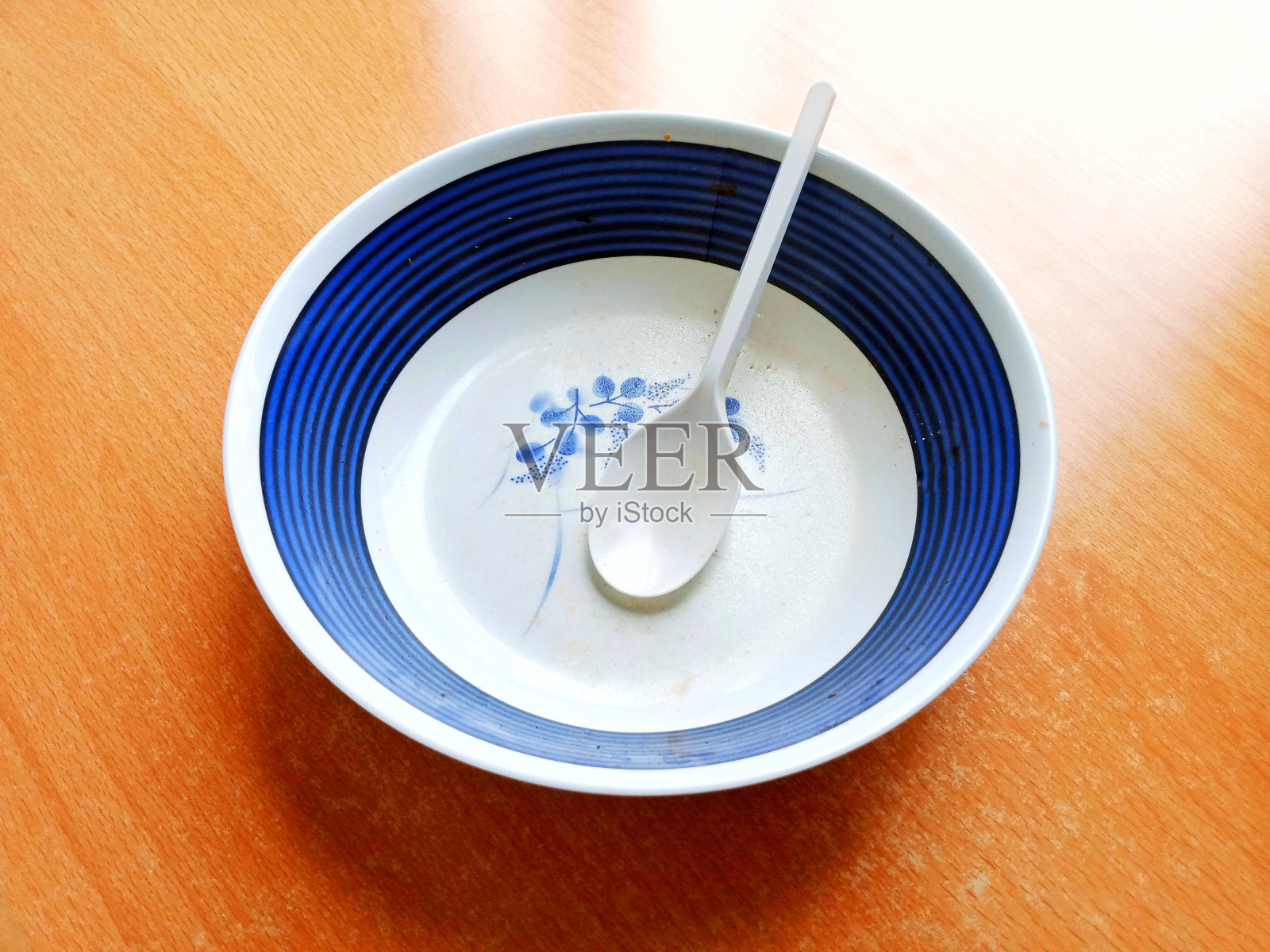 使用后的碗照片照片摄影图片