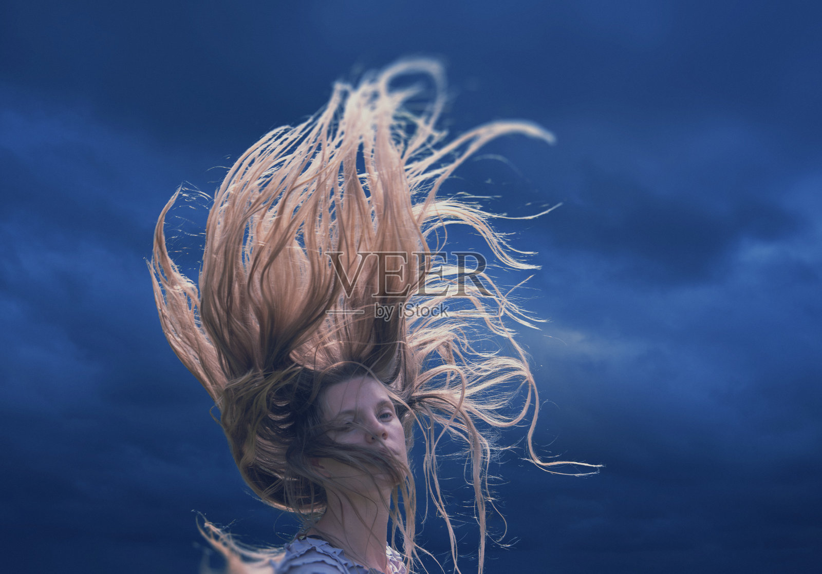 有风的日子照片摄影图片