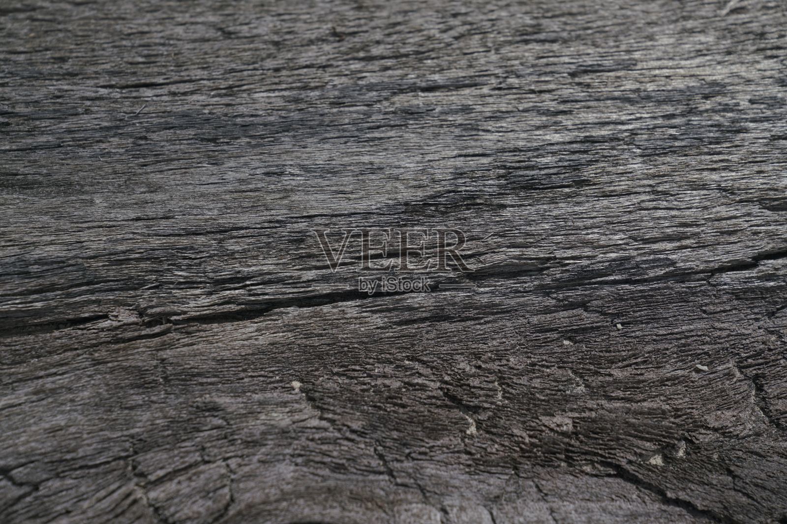 海滩上的枯木纹理照片摄影图片