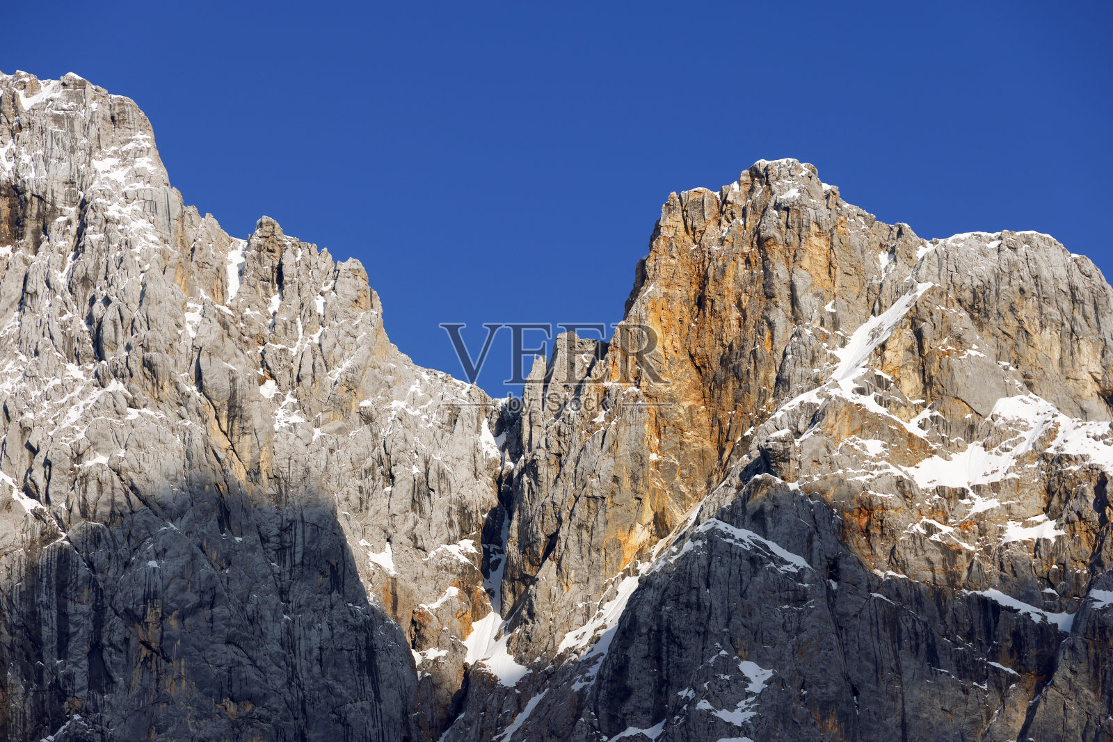 朱利安阿尔卑斯山的斯克拉蒂卡峰春季景观照片摄影图片