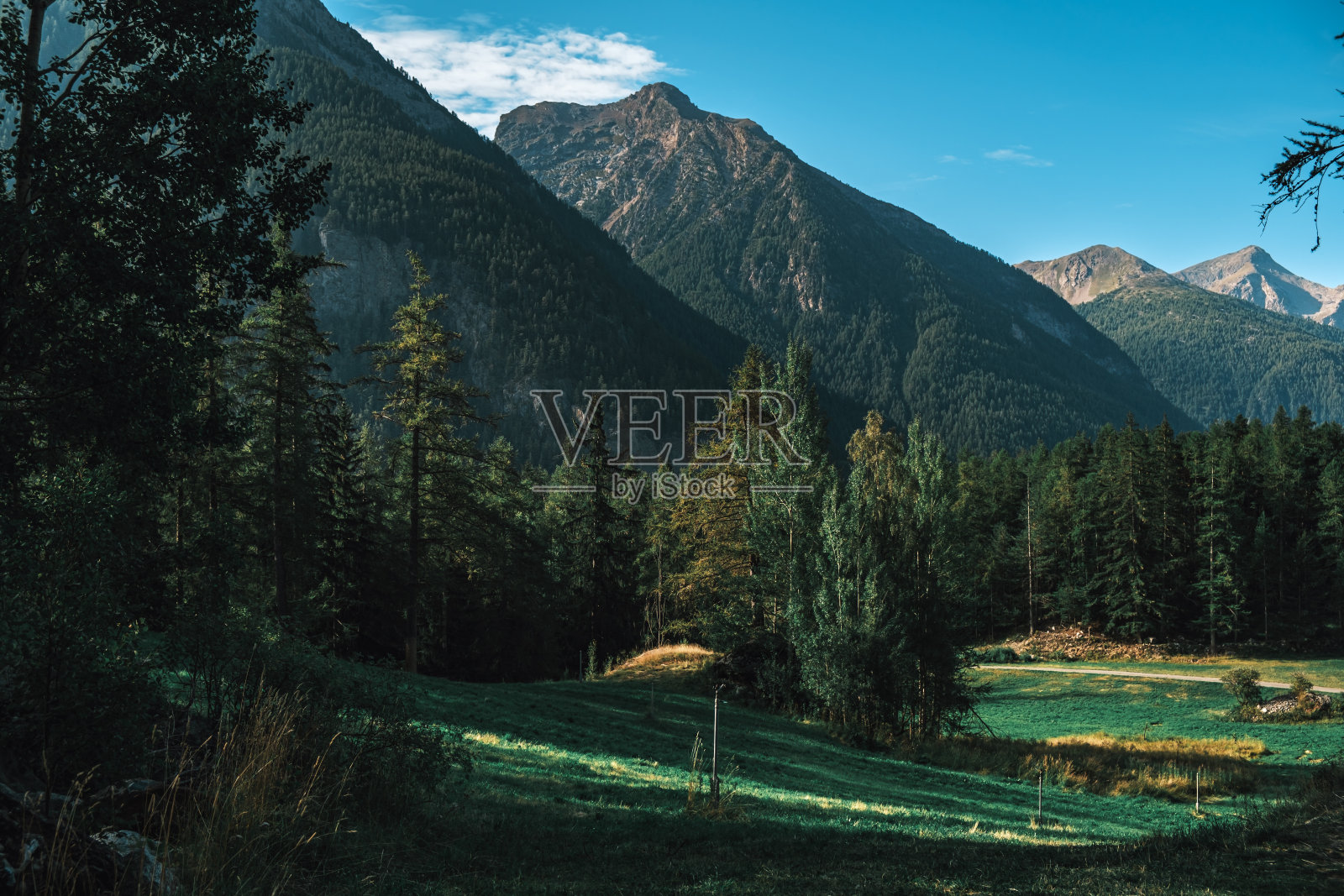 奥斯塔山谷的高山景观照片摄影图片