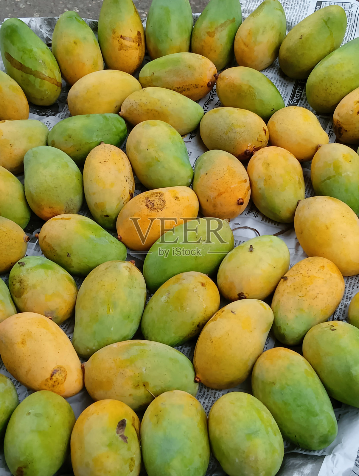 篮子里的天然成熟芒果照片摄影图片