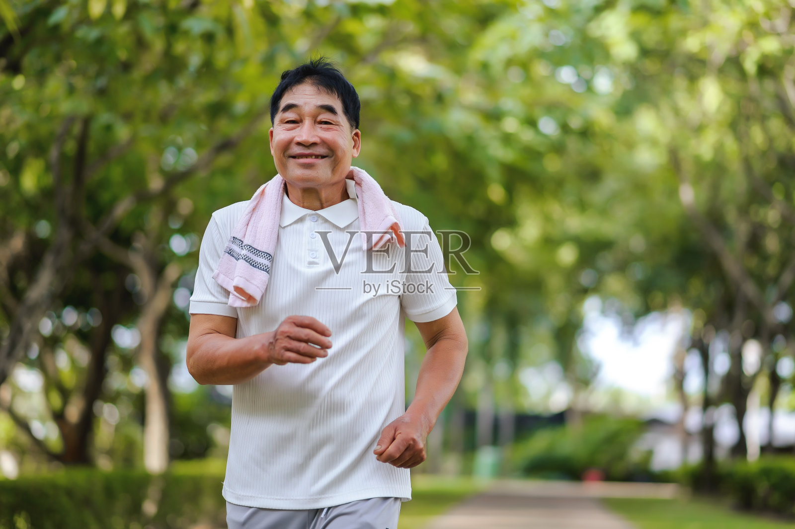 老年人运动照片摄影图片