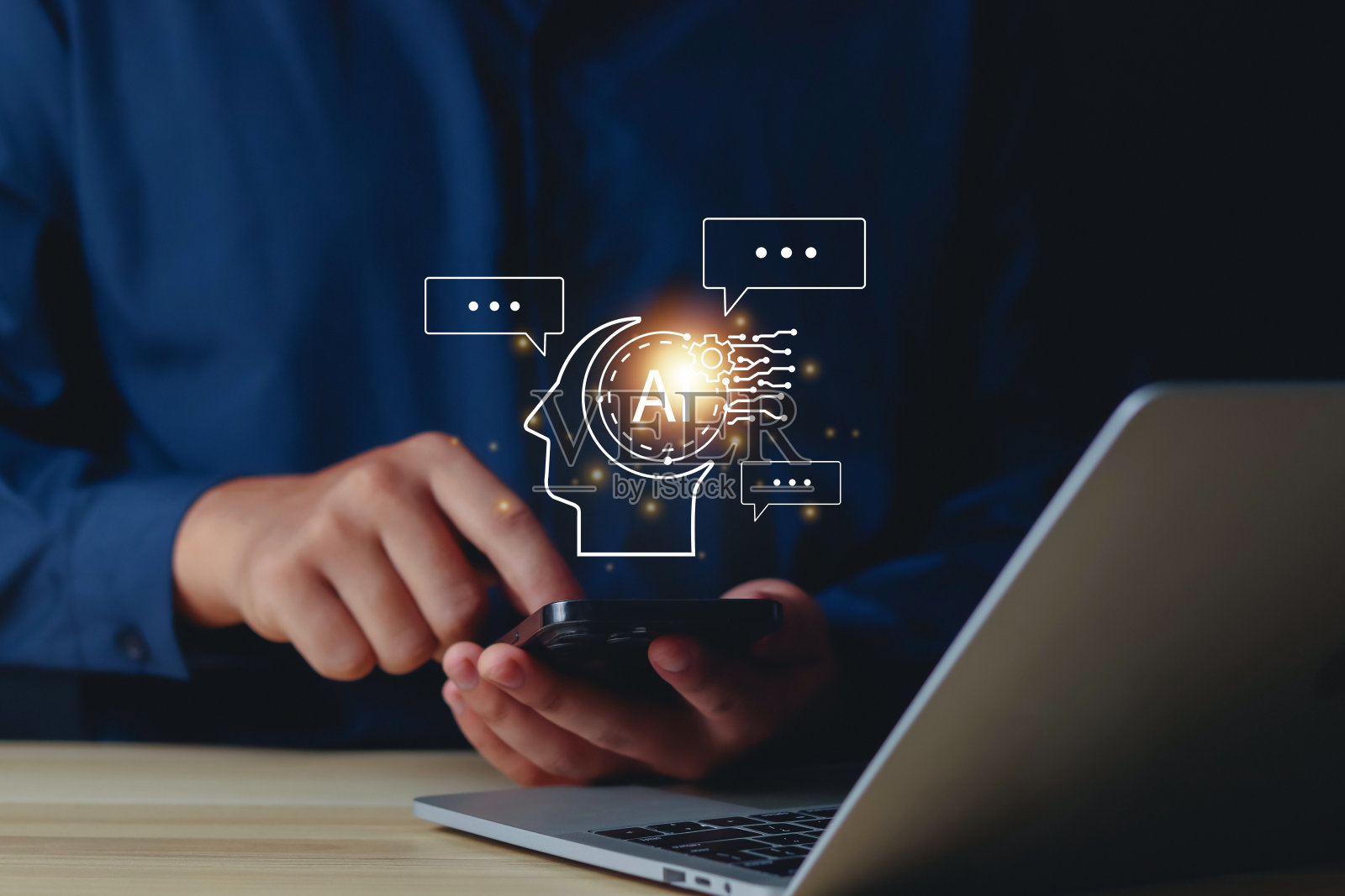 商人展示AI创造系统、沟通、创新、想法、问题、工具、聊天、对话、支持、业务发展、信息。照片摄影图片