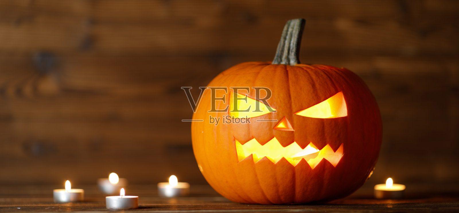 万圣节南瓜和蜡烛照片摄影图片