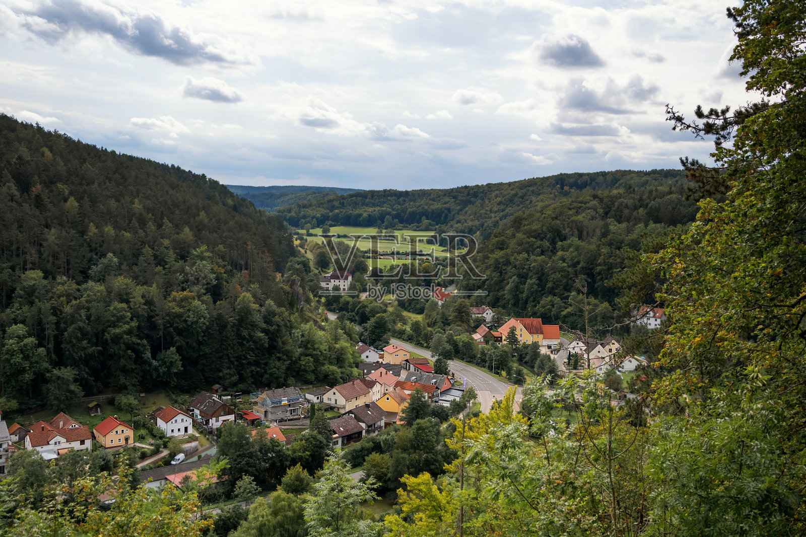美丽的夏季俯瞰城市在巴伐利亚，凯尔海姆照片摄影图片