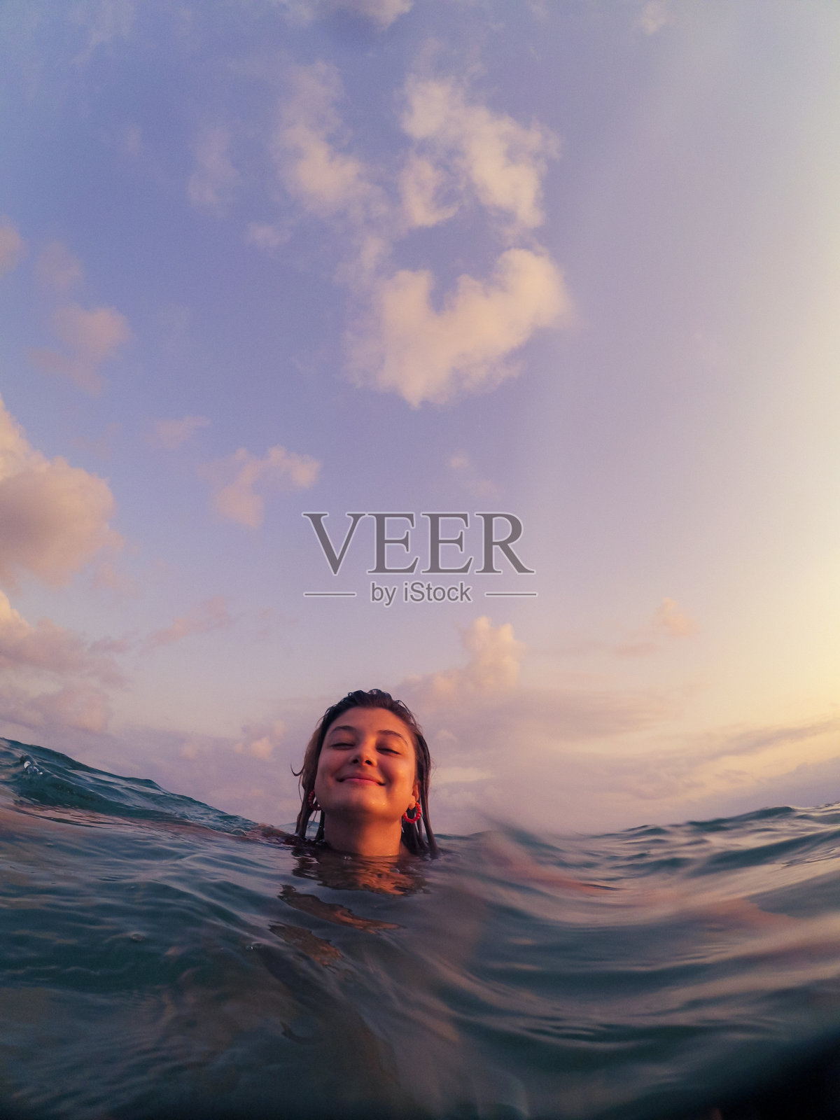 回归自然，触摸阳光，自由自在!照片摄影图片