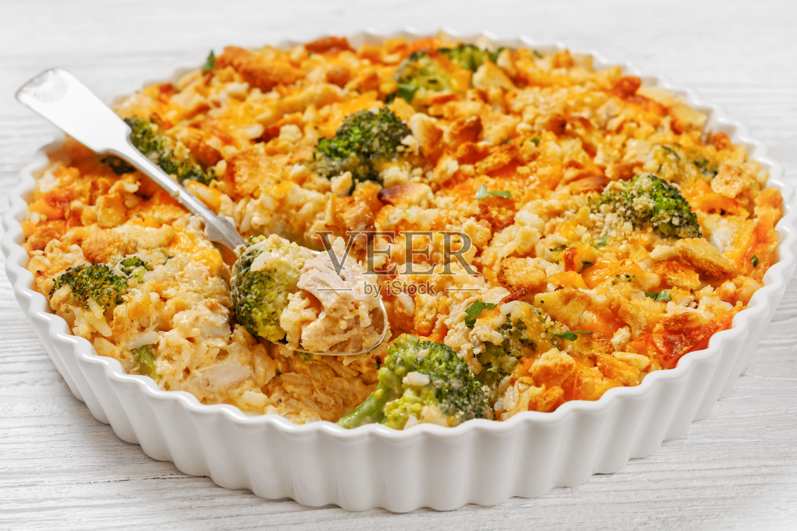 鸡饭西兰花砂锅烤盘照片摄影图片