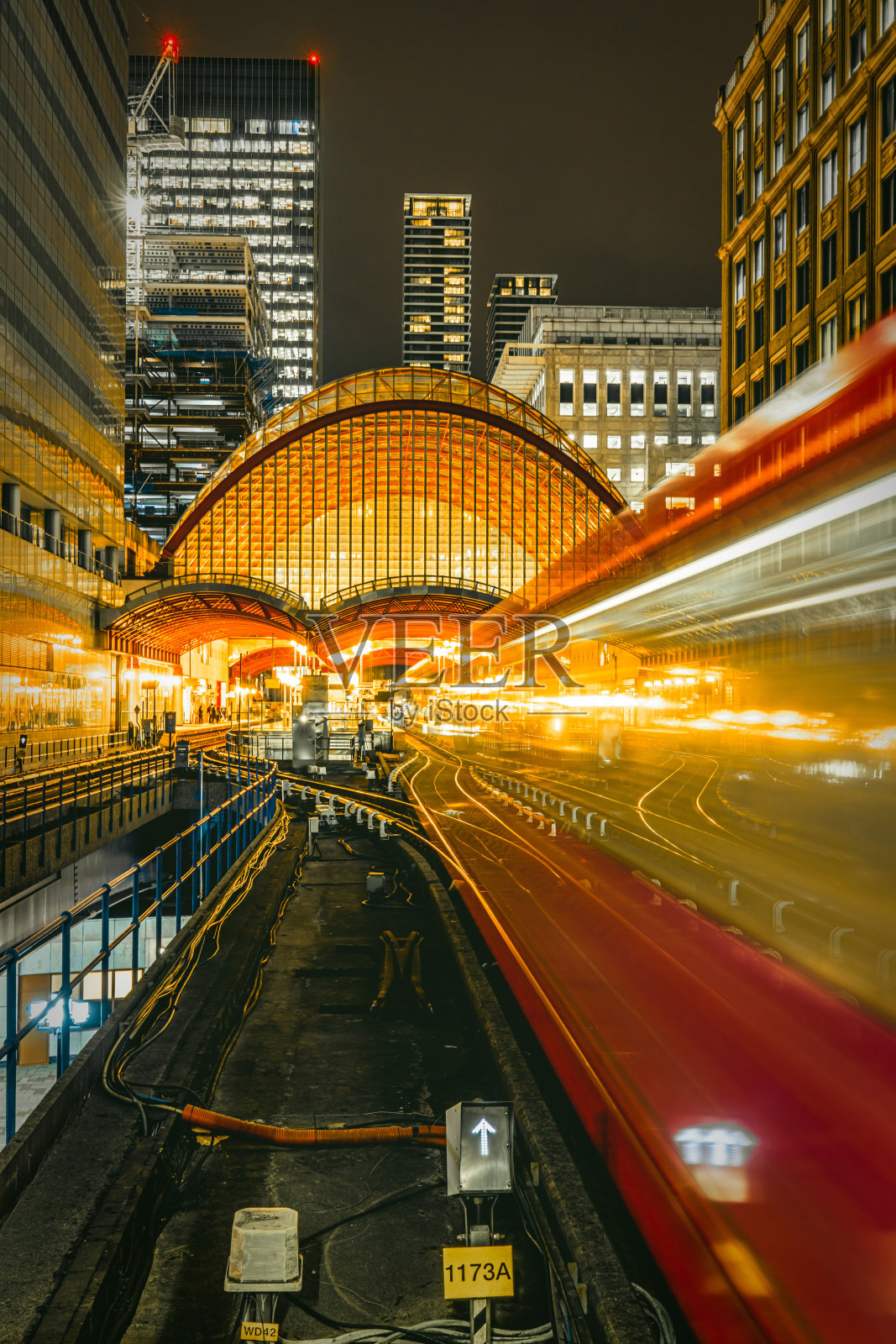 伦敦金丝雀码头的DLR车站照片摄影图片