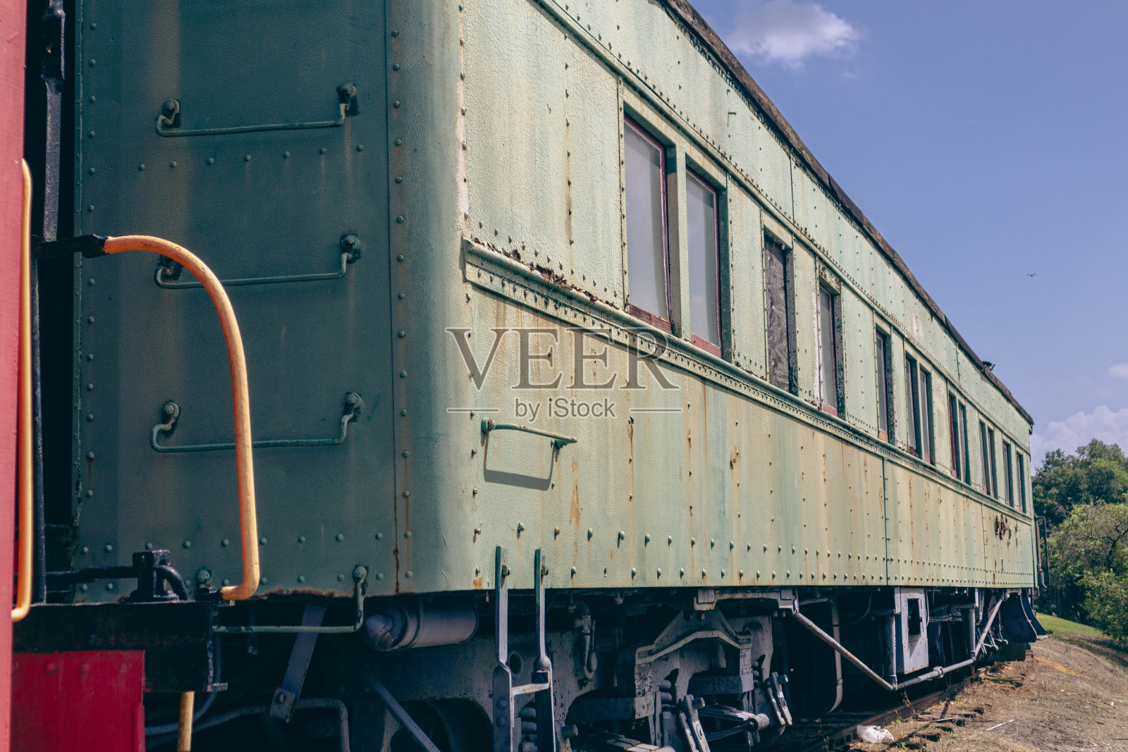 废弃的老式铁路客车照片摄影图片