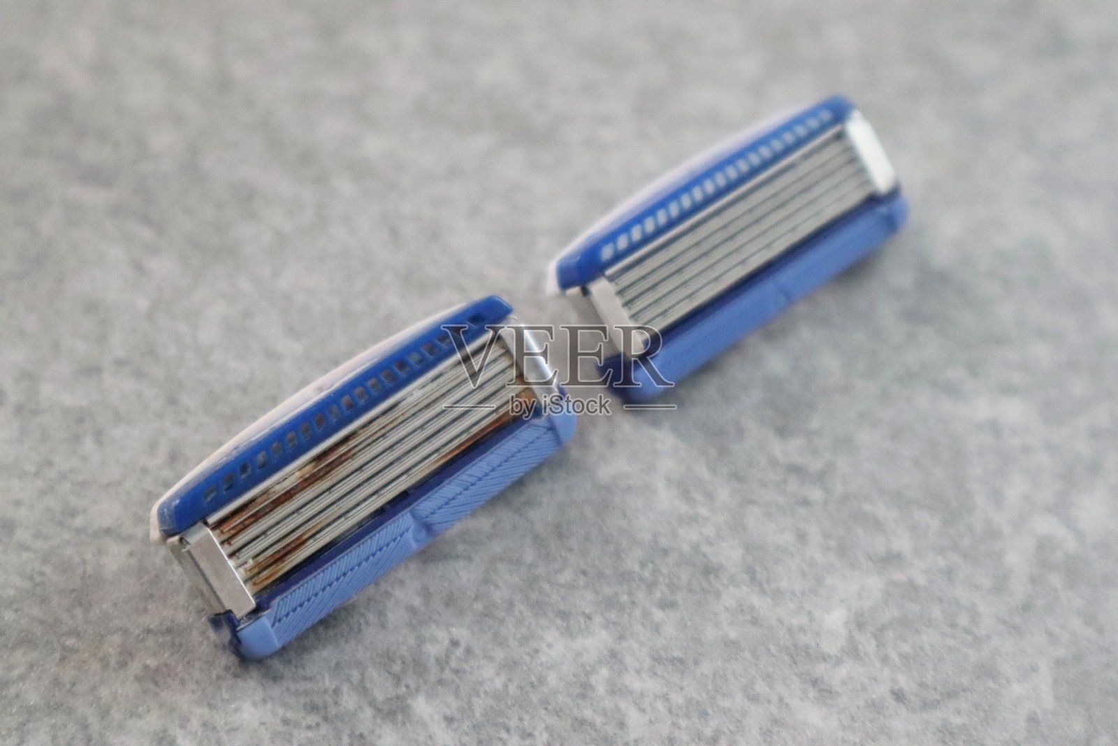 新旧剃须刀片照片摄影图片