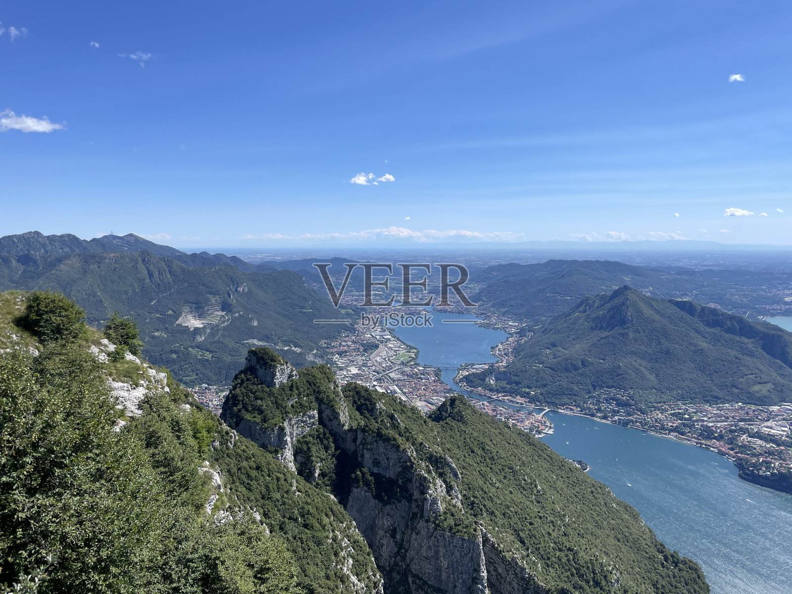 从圣瓦伦蒂诺观景楼俯瞰科莫湖全景照片摄影图片