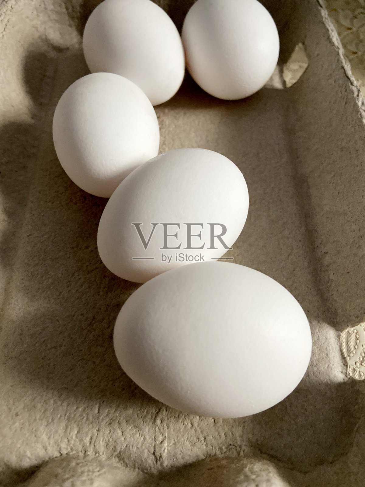 鸡蛋盒里的鸡蛋照片摄影图片