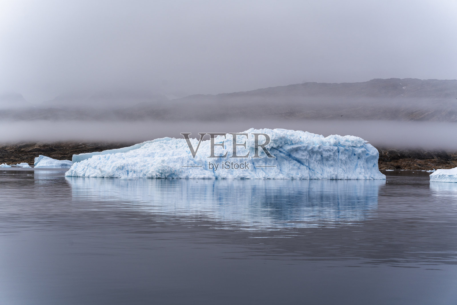 冰川在格陵兰岛的北冰洋上照片摄影图片