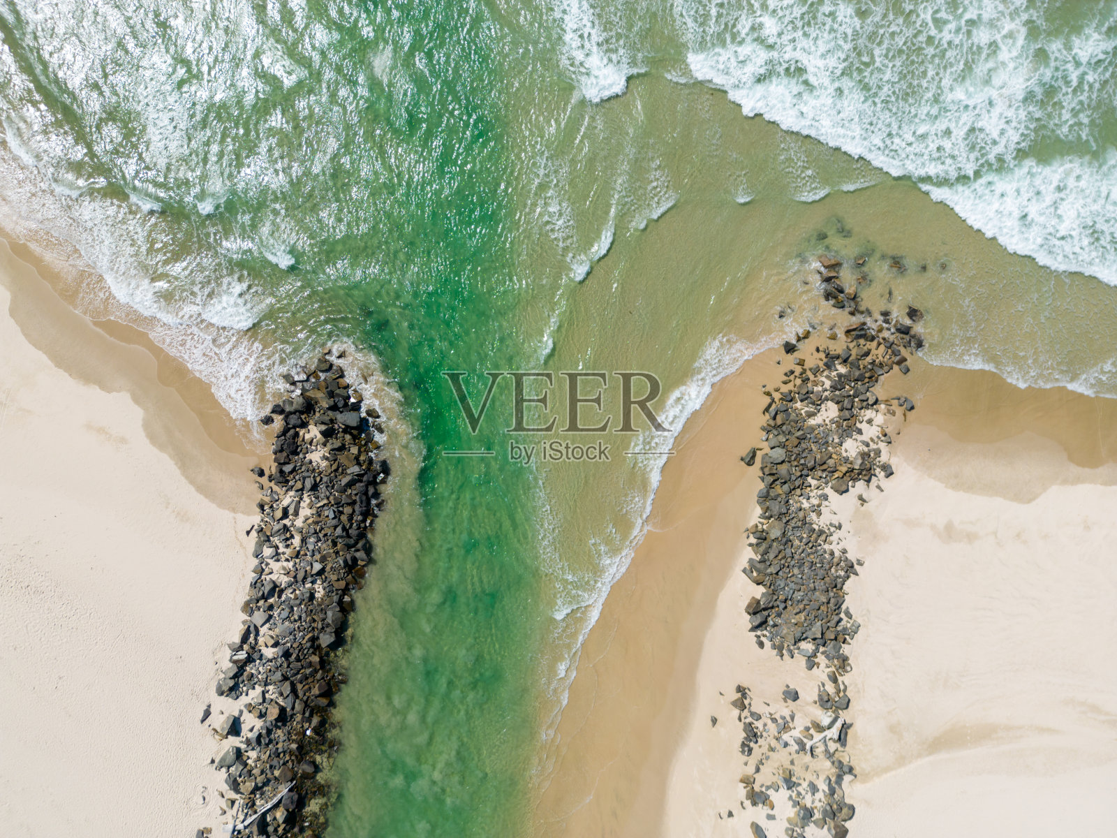 波茨维尔河流入太平洋的河口照片摄影图片