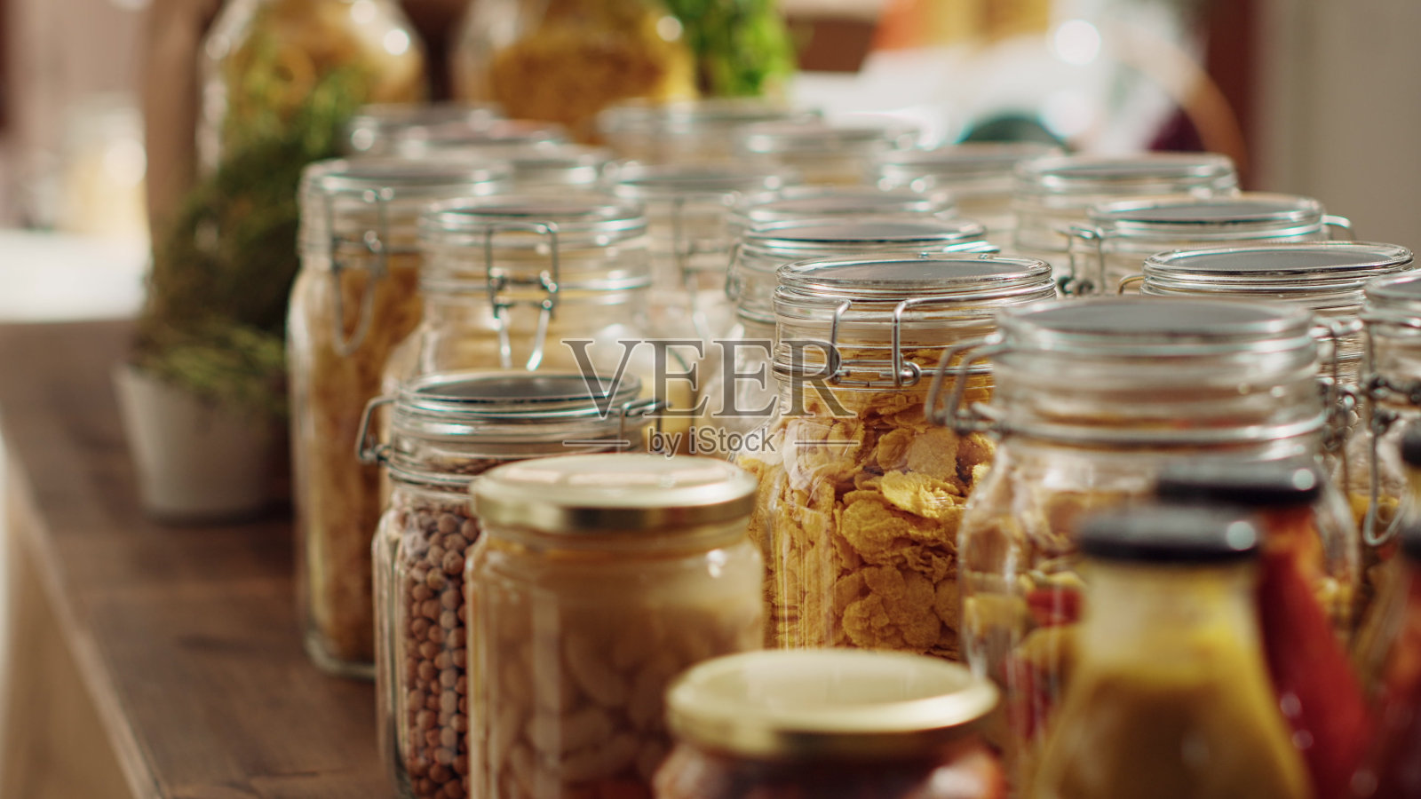 在可重复使用的罐子里储存食品照片摄影图片