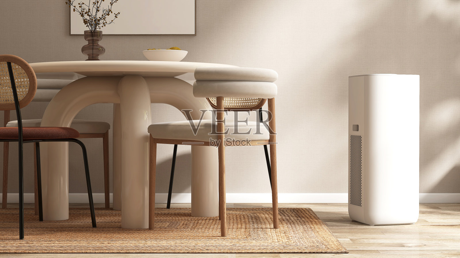 白色的现代空气净化器，中世纪风格的餐厅里的除湿机，米色的桌子，藤条地毯上的椅子，窗外的阳光照片摄影图片