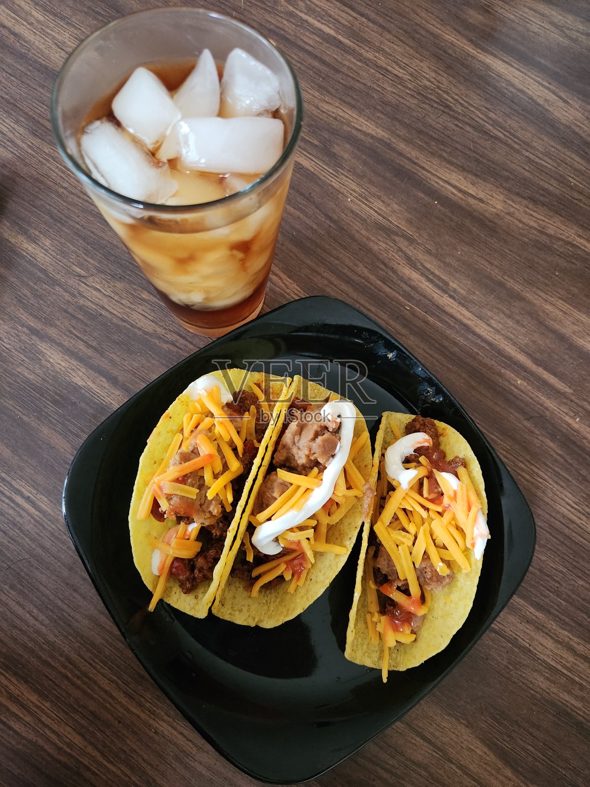 玉米卷和茶照片摄影图片