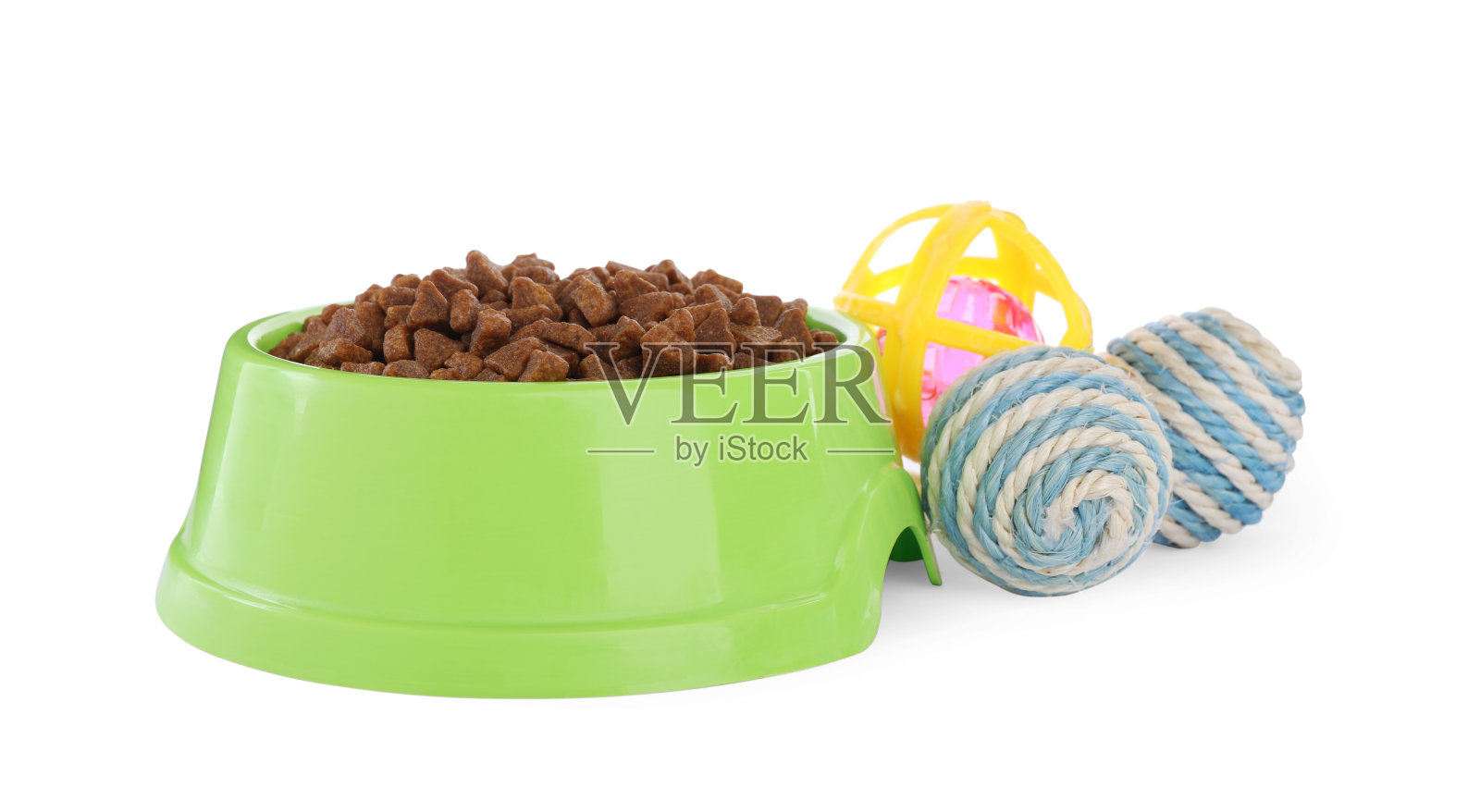 不同的玩具和碗的食物为宠物隔离上白色照片摄影图片