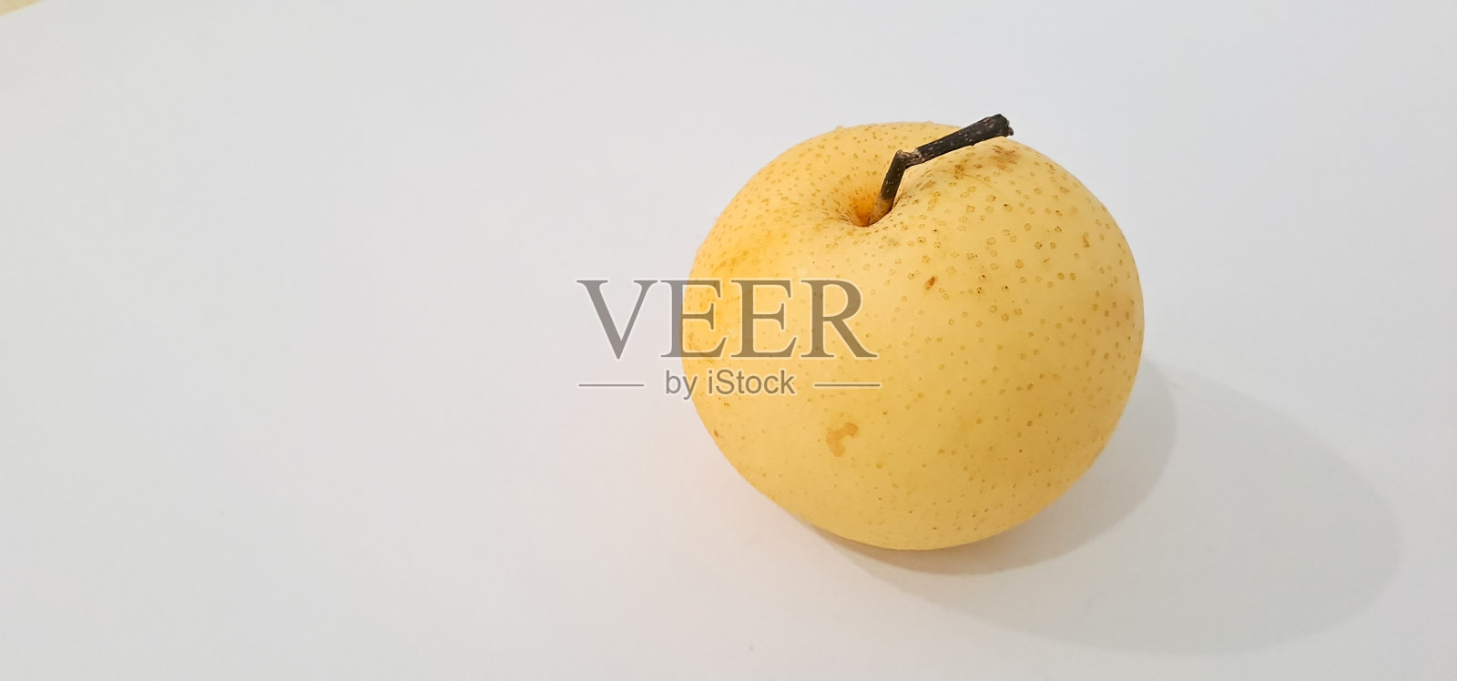 在白色背景上孤立的鲜梨照片摄影图片