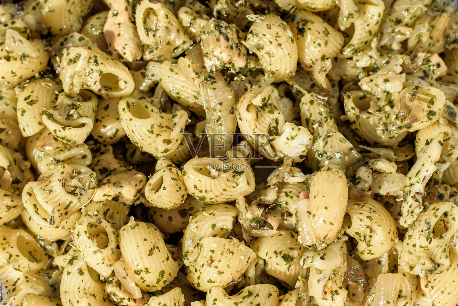 用香蒜沙司制作的gomiti意面的细节。照片摄影图片