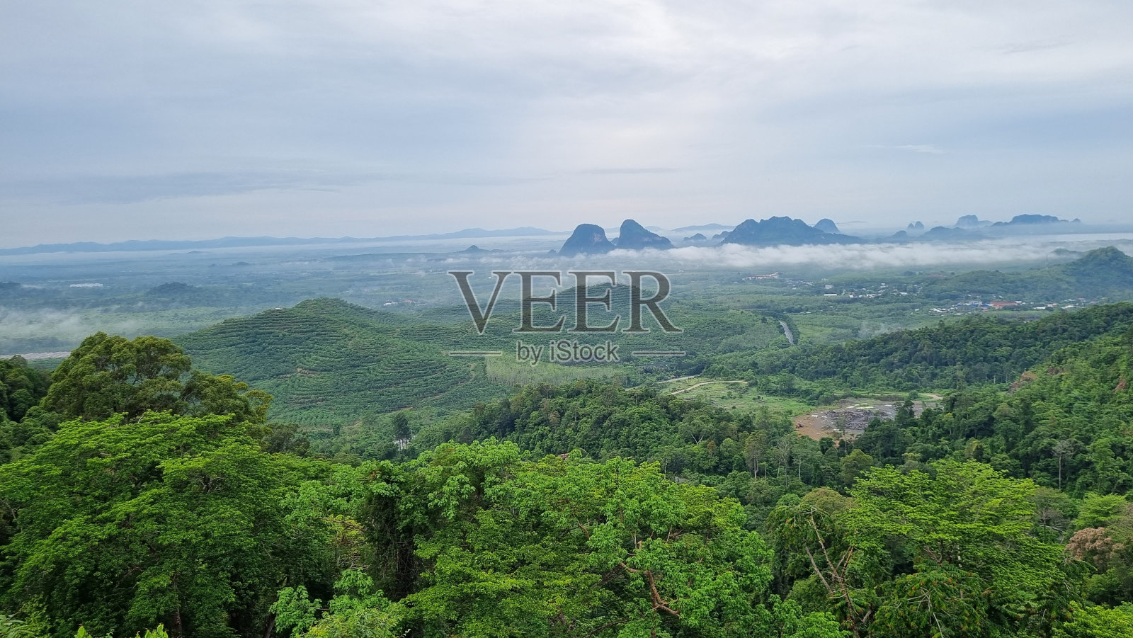 云层之上的国家照片摄影图片