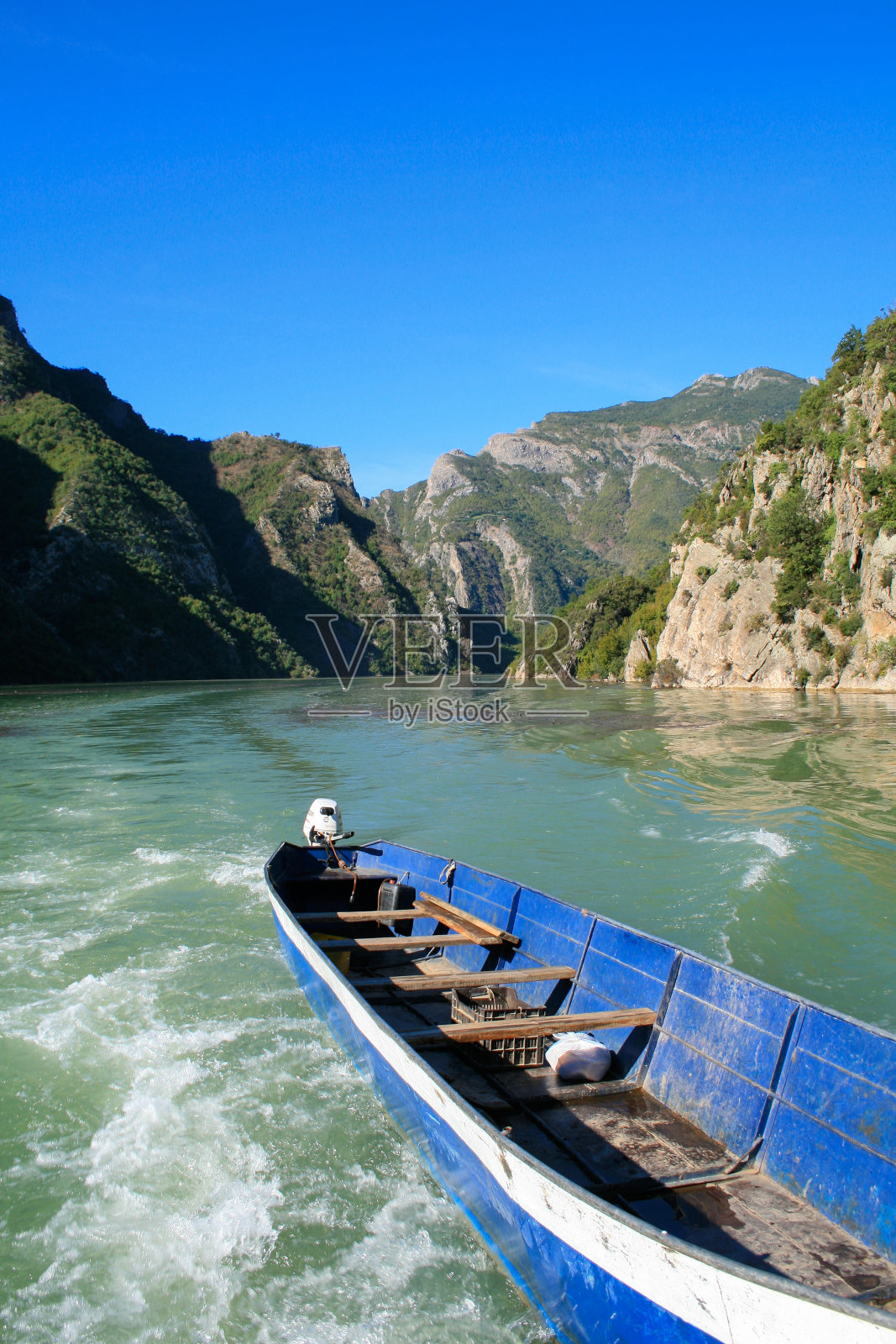 在路上——菲尔扎湖照片摄影图片
