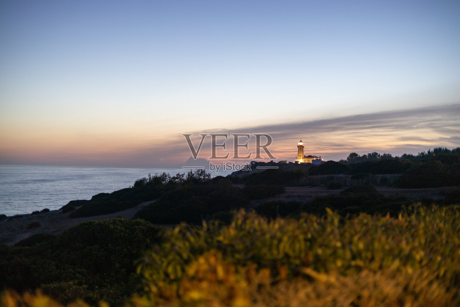 黄昏的灯塔，葡萄牙南海岸照片摄影图片