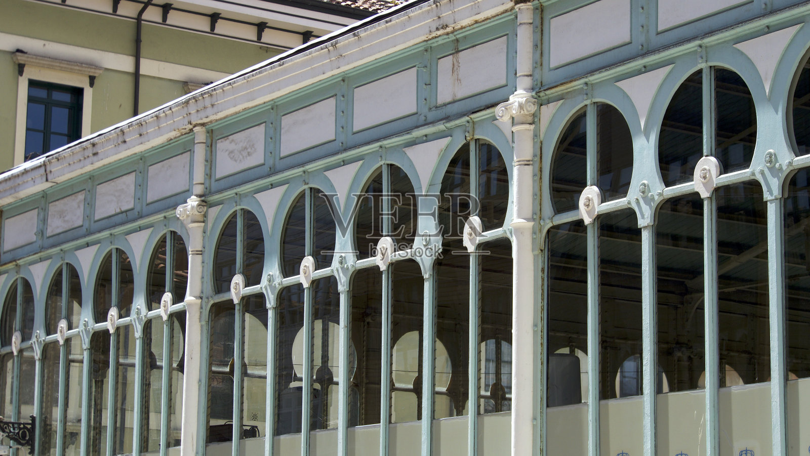 市场上的玻璃长廊照片摄影图片