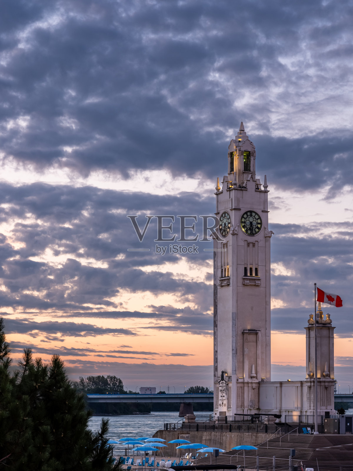 蒙特里萨塔旧港口钟楼照片摄影图片