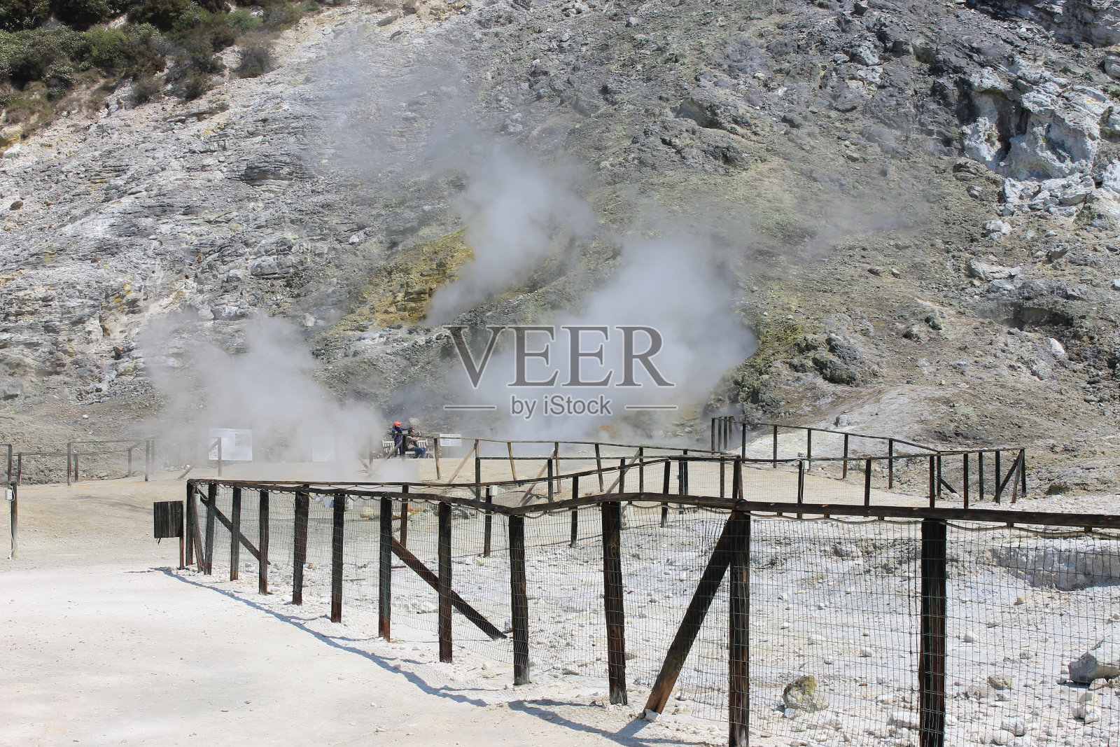 波佐利火山，坎皮弗莱格雷火山的超级活火山。照片摄影图片