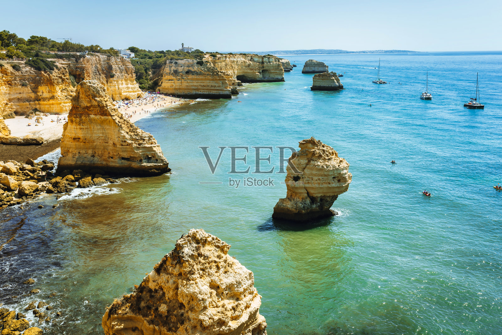 葡萄牙阿尔加维海岸线的石灰岩照片摄影图片