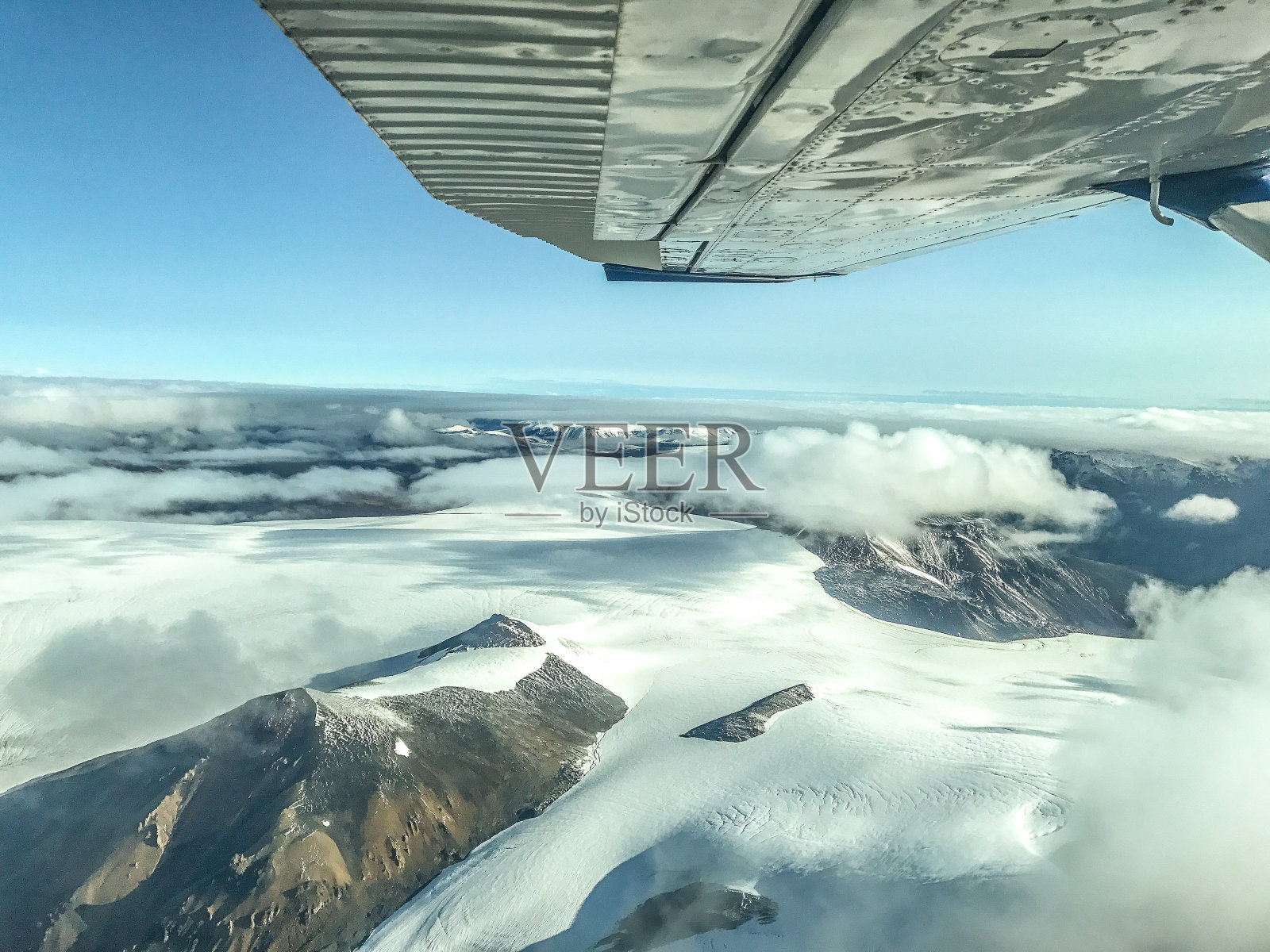 飞越阿拉斯加边境照片摄影图片