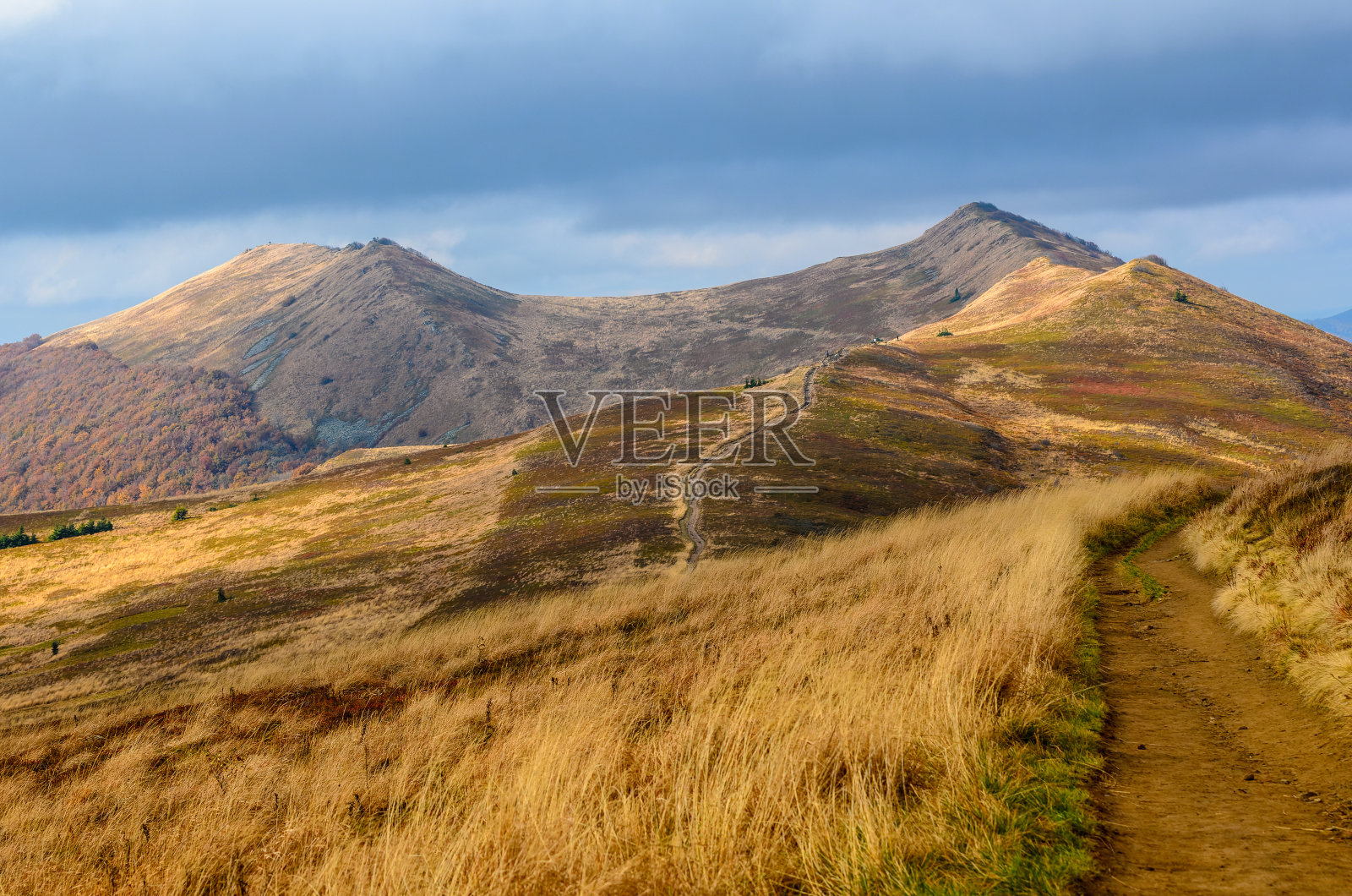 秋高气爽，别兹扎迪。波兰。照片摄影图片