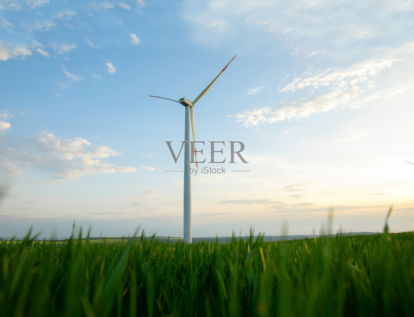 风车涡轮发电的绿色能源电力。照片摄影图片