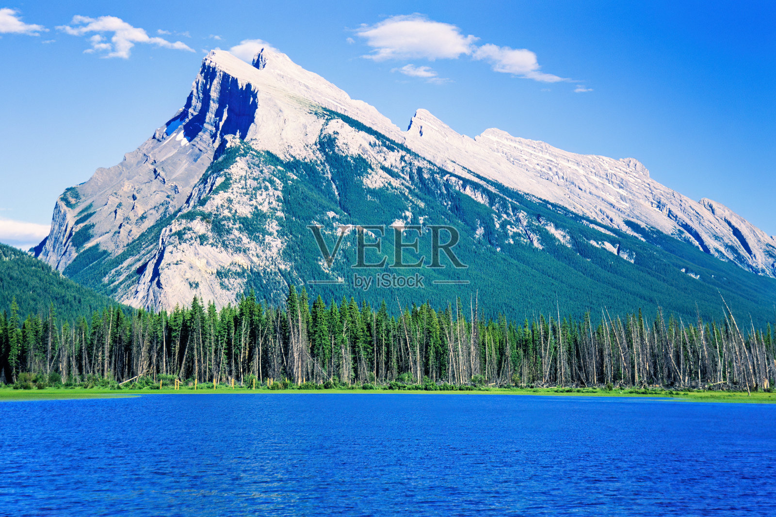 加拿大落基山脉班夫国家公园的朗德尔山照片摄影图片