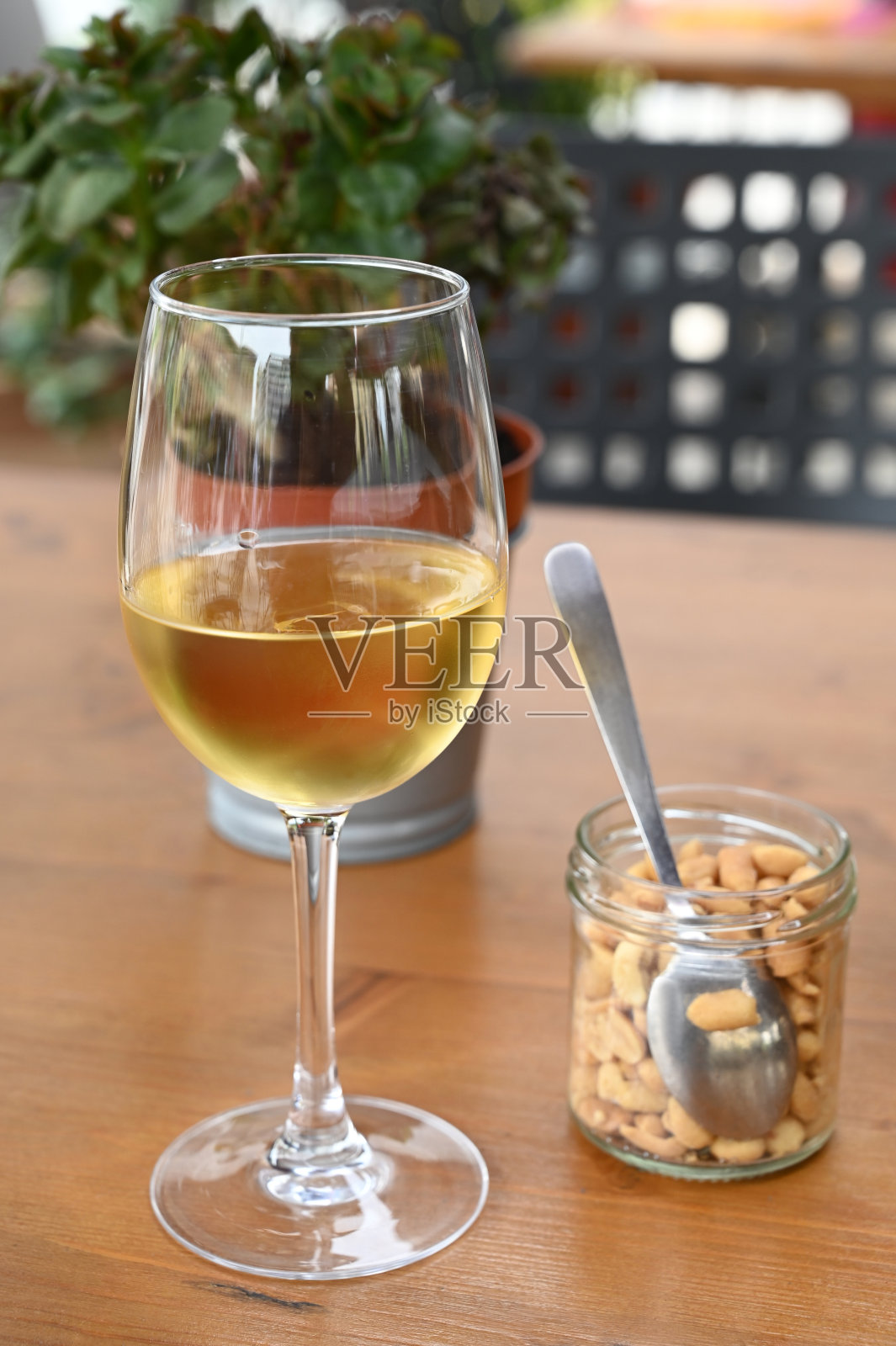 意大利白葡萄酒白葡萄酒杯照片摄影图片