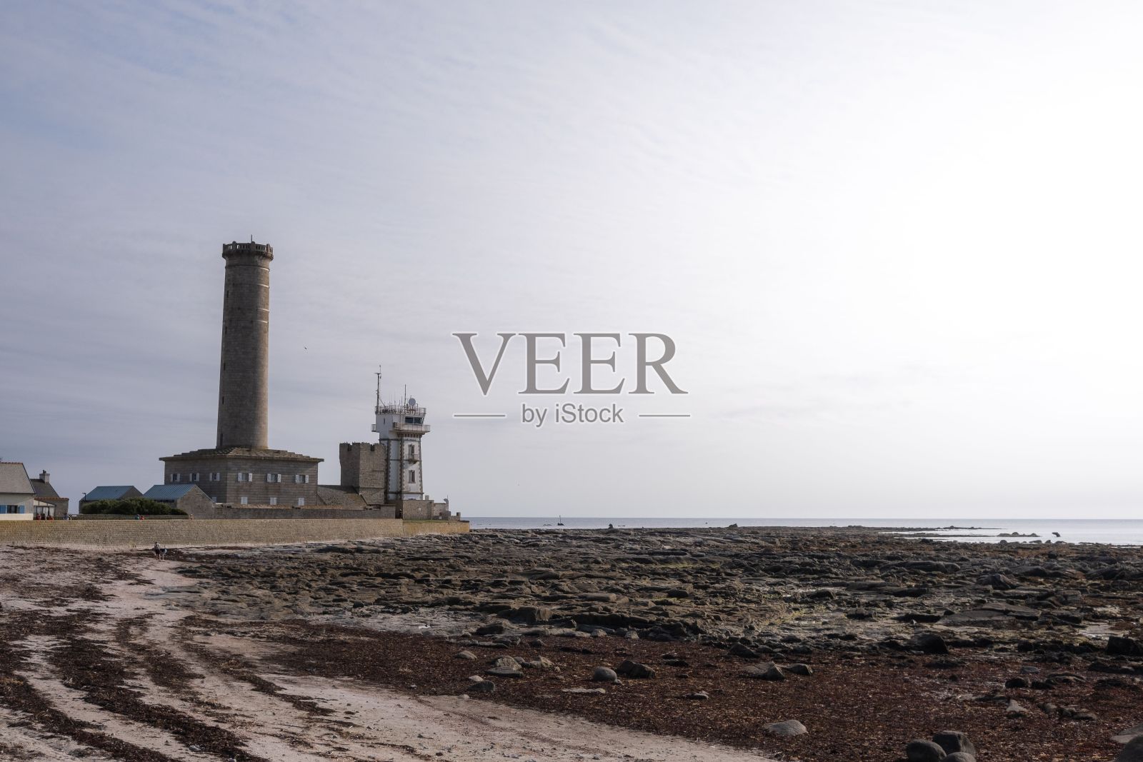 位于布列塔尼彭马什海岸线上的标志性灯塔照片摄影图片