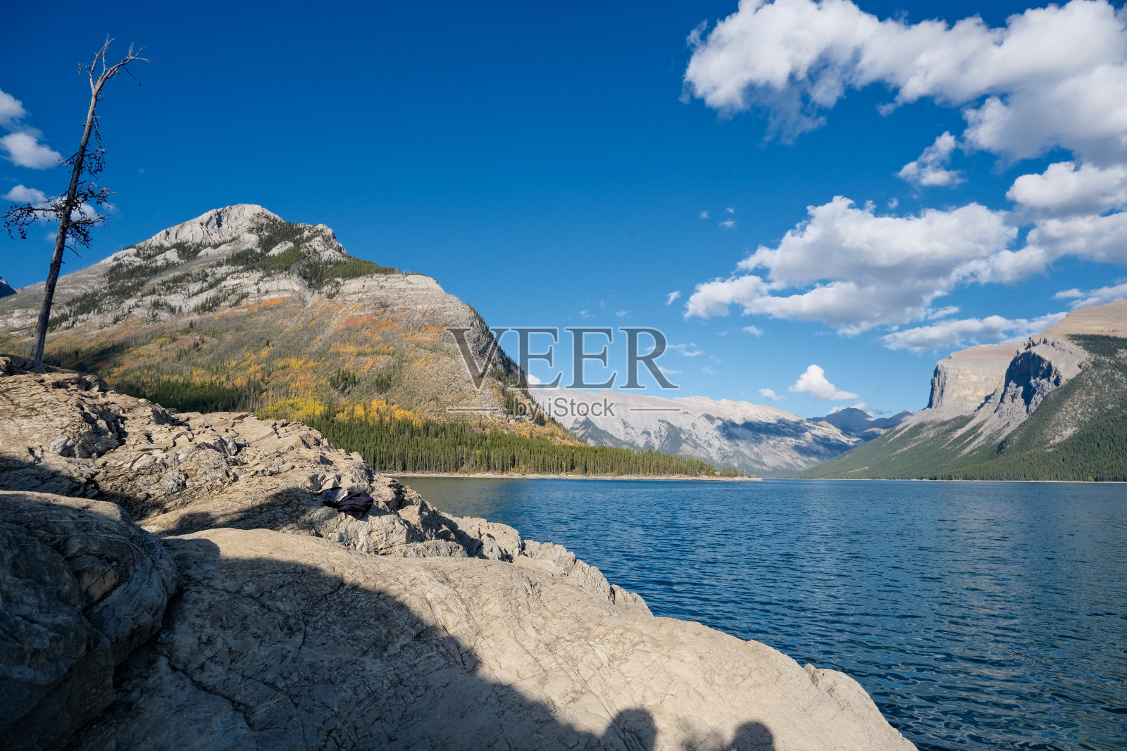 加拿大班夫的明尼万卡湖照片摄影图片